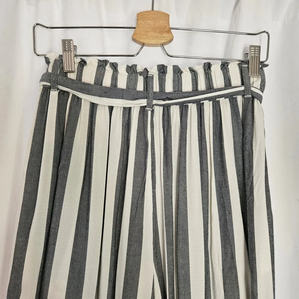 American Eagle white and‎ grey striped flowy/supersoft viscose pants